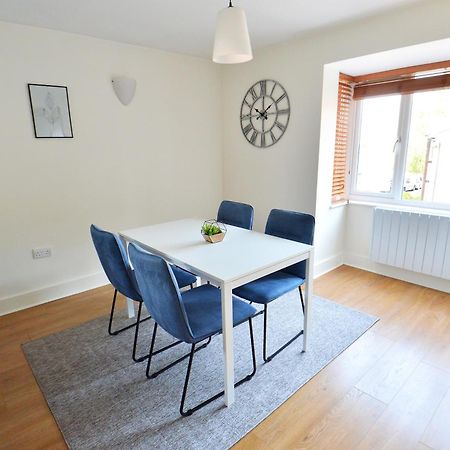 Stylish 2Br Flat - 2 Free Parking Spaces - Near Lgw Airport 크롤리 외부 사진