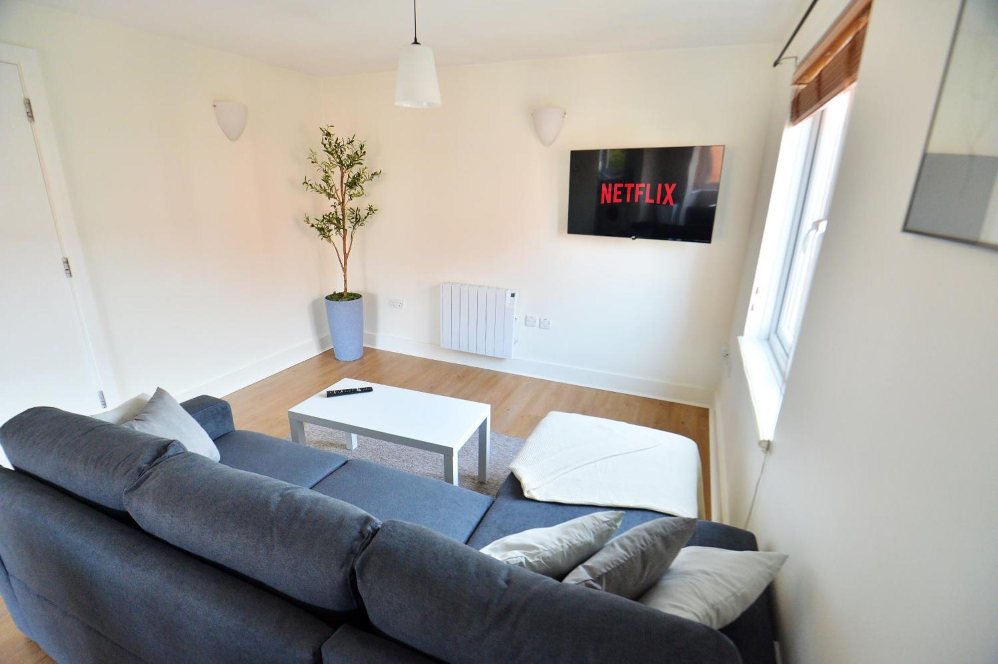 Stylish 2Br Flat - 2 Free Parking Spaces - Near Lgw Airport 크롤리 외부 사진