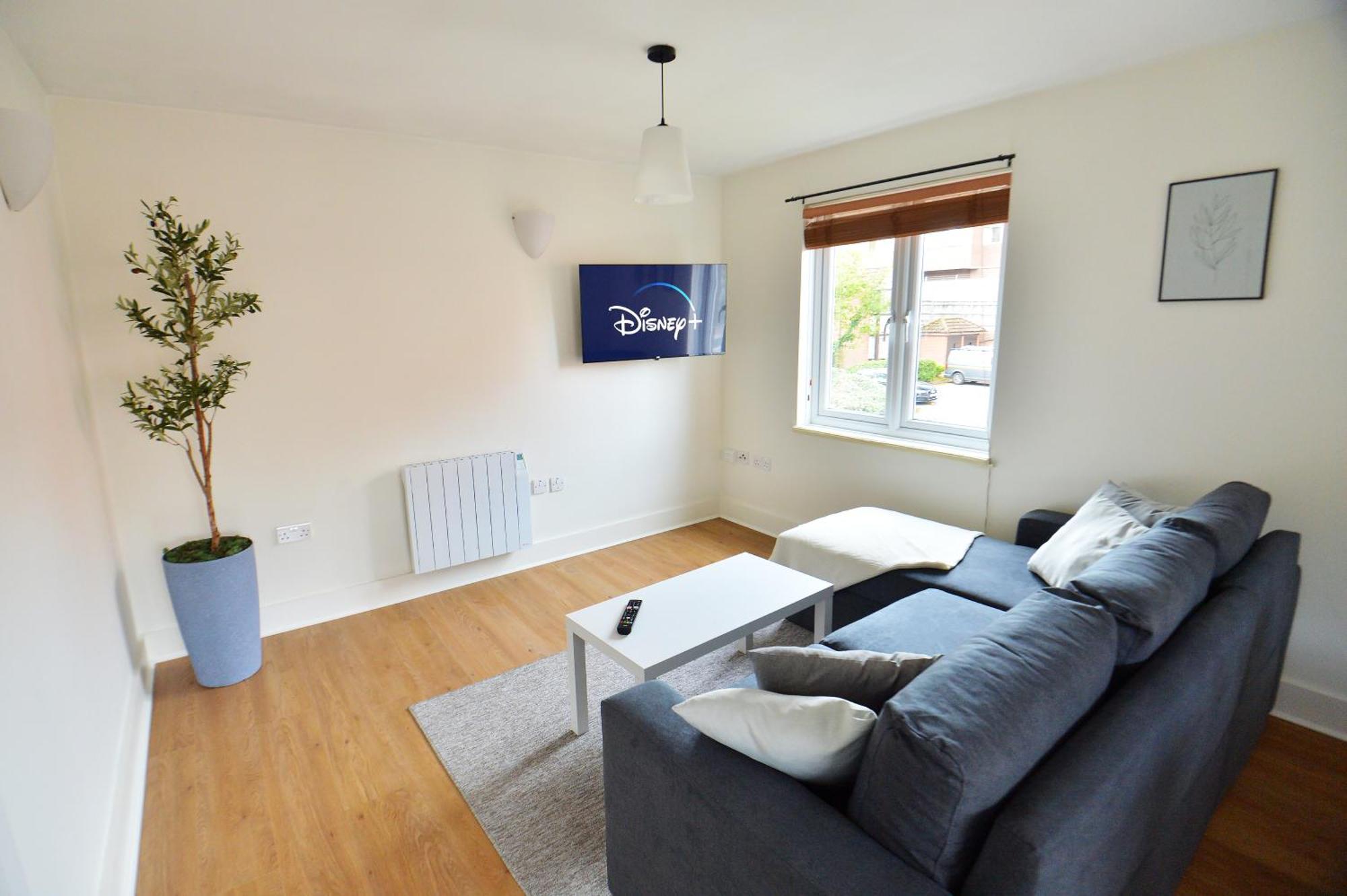Stylish 2Br Flat - 2 Free Parking Spaces - Near Lgw Airport 크롤리 외부 사진