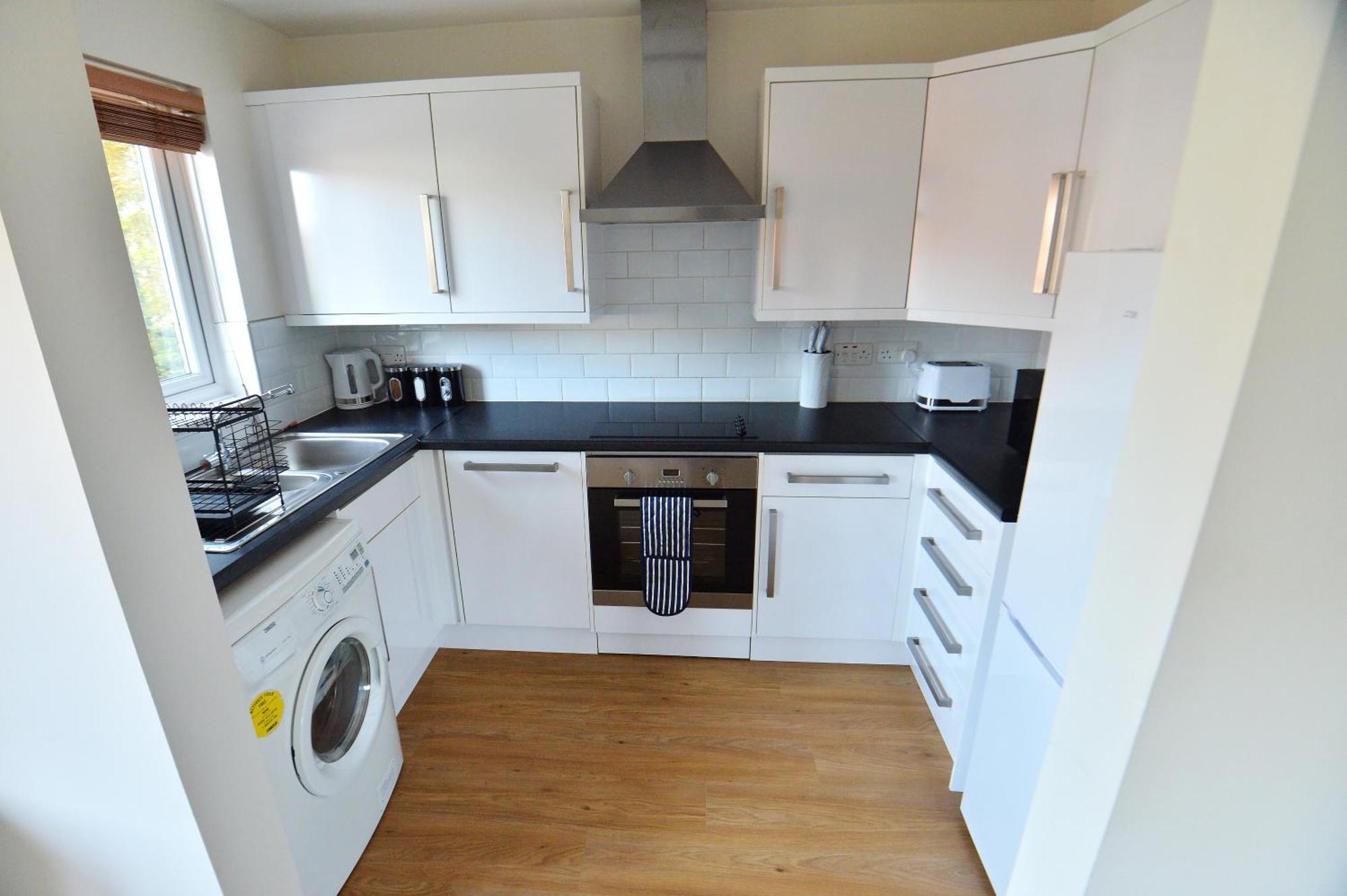 Stylish 2Br Flat - 2 Free Parking Spaces - Near Lgw Airport 크롤리 외부 사진
