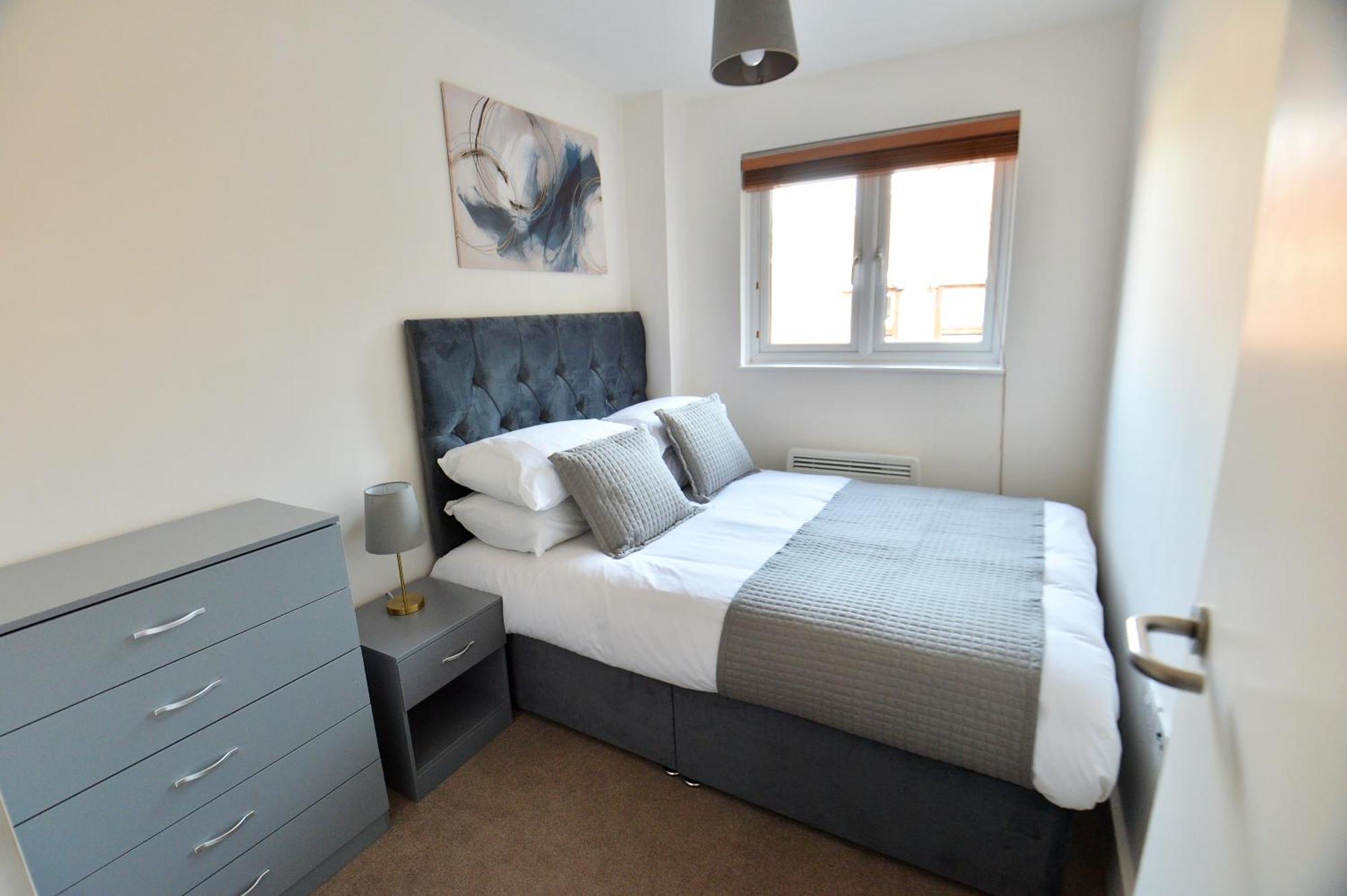 Stylish 2Br Flat - 2 Free Parking Spaces - Near Lgw Airport 크롤리 외부 사진
