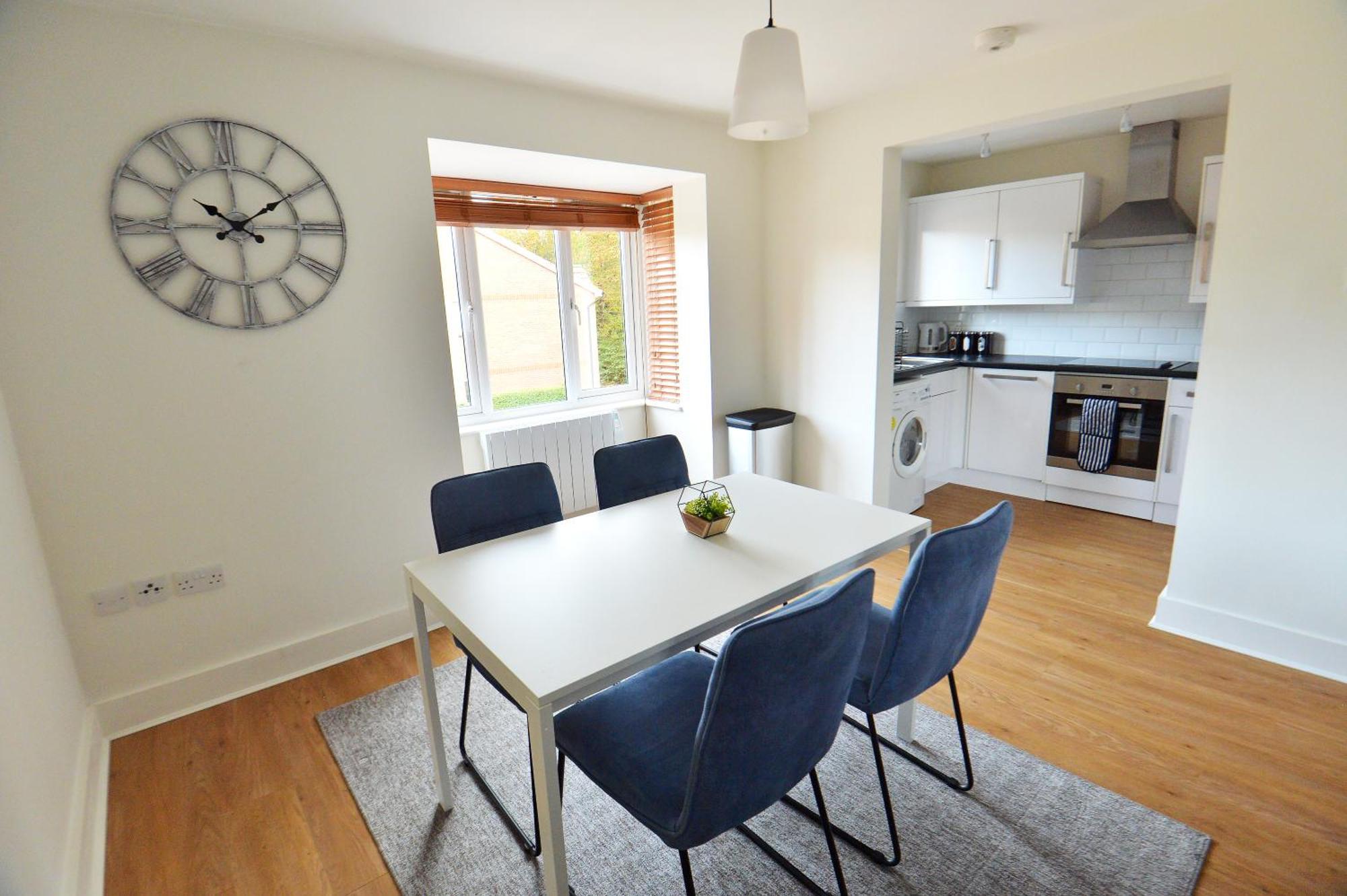 Stylish 2Br Flat - 2 Free Parking Spaces - Near Lgw Airport 크롤리 외부 사진