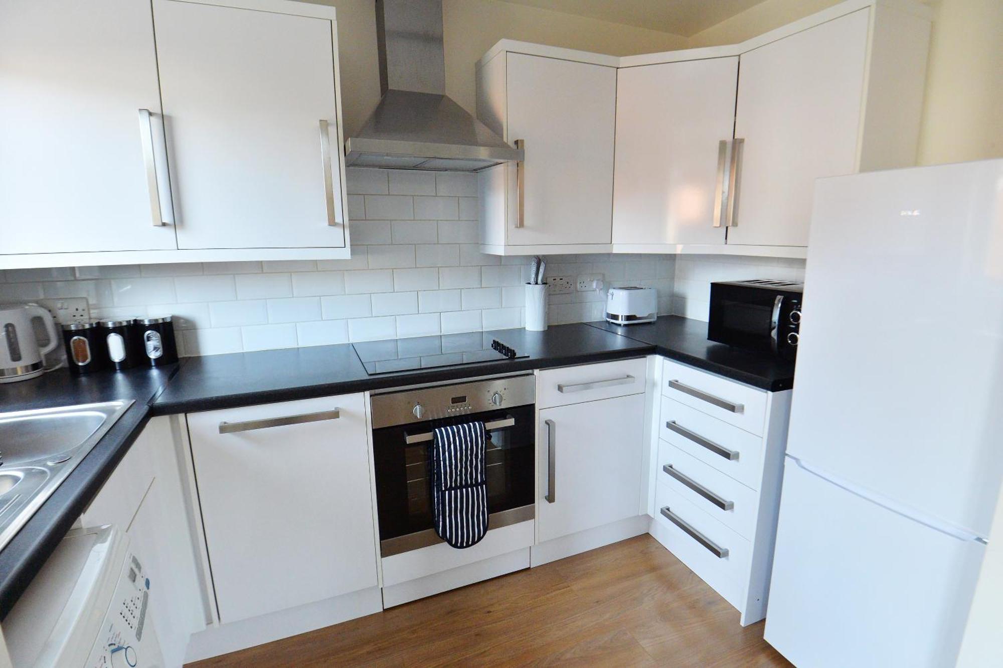Stylish 2Br Flat - 2 Free Parking Spaces - Near Lgw Airport 크롤리 외부 사진
