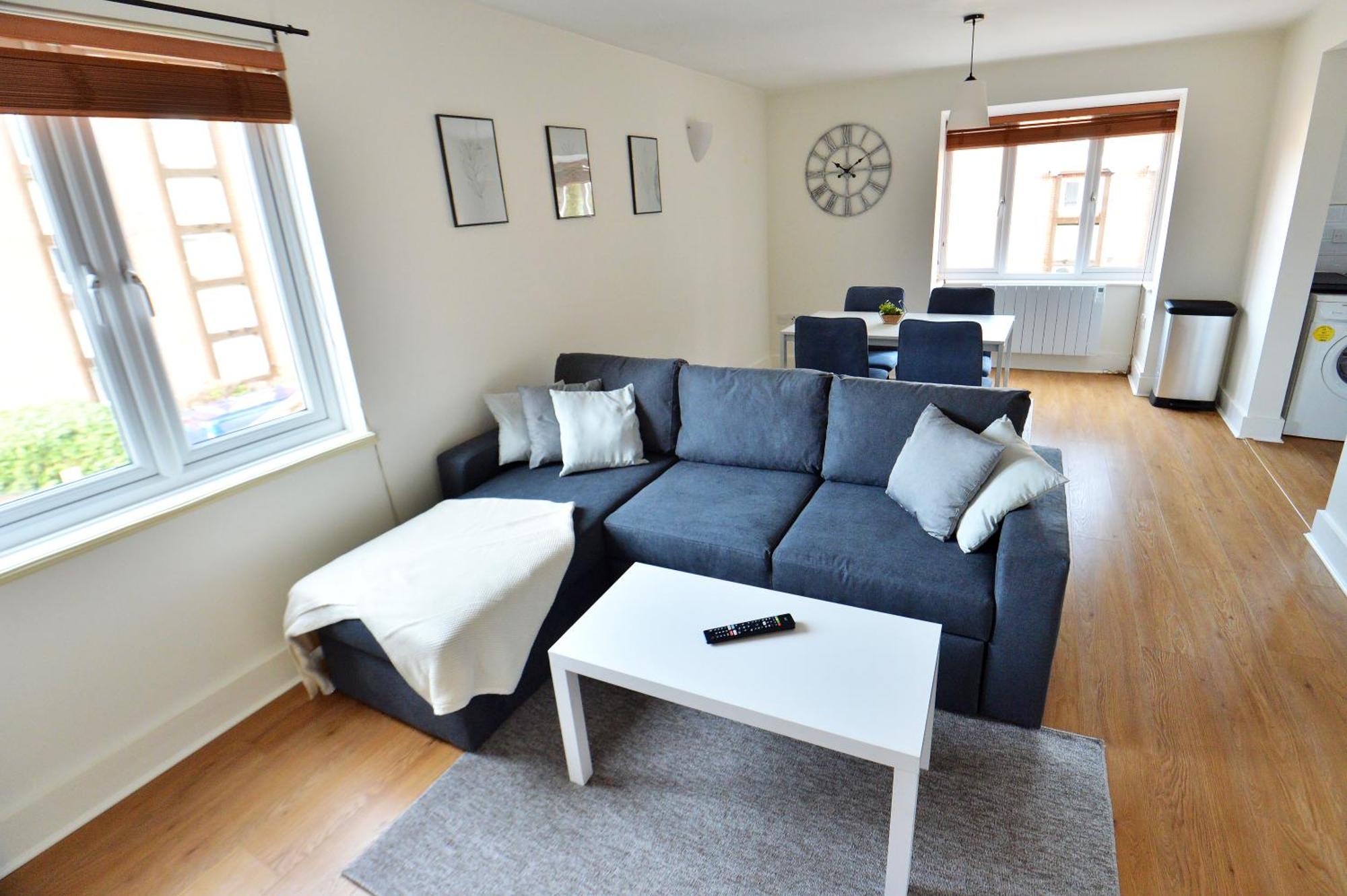 Stylish 2Br Flat - 2 Free Parking Spaces - Near Lgw Airport 크롤리 외부 사진