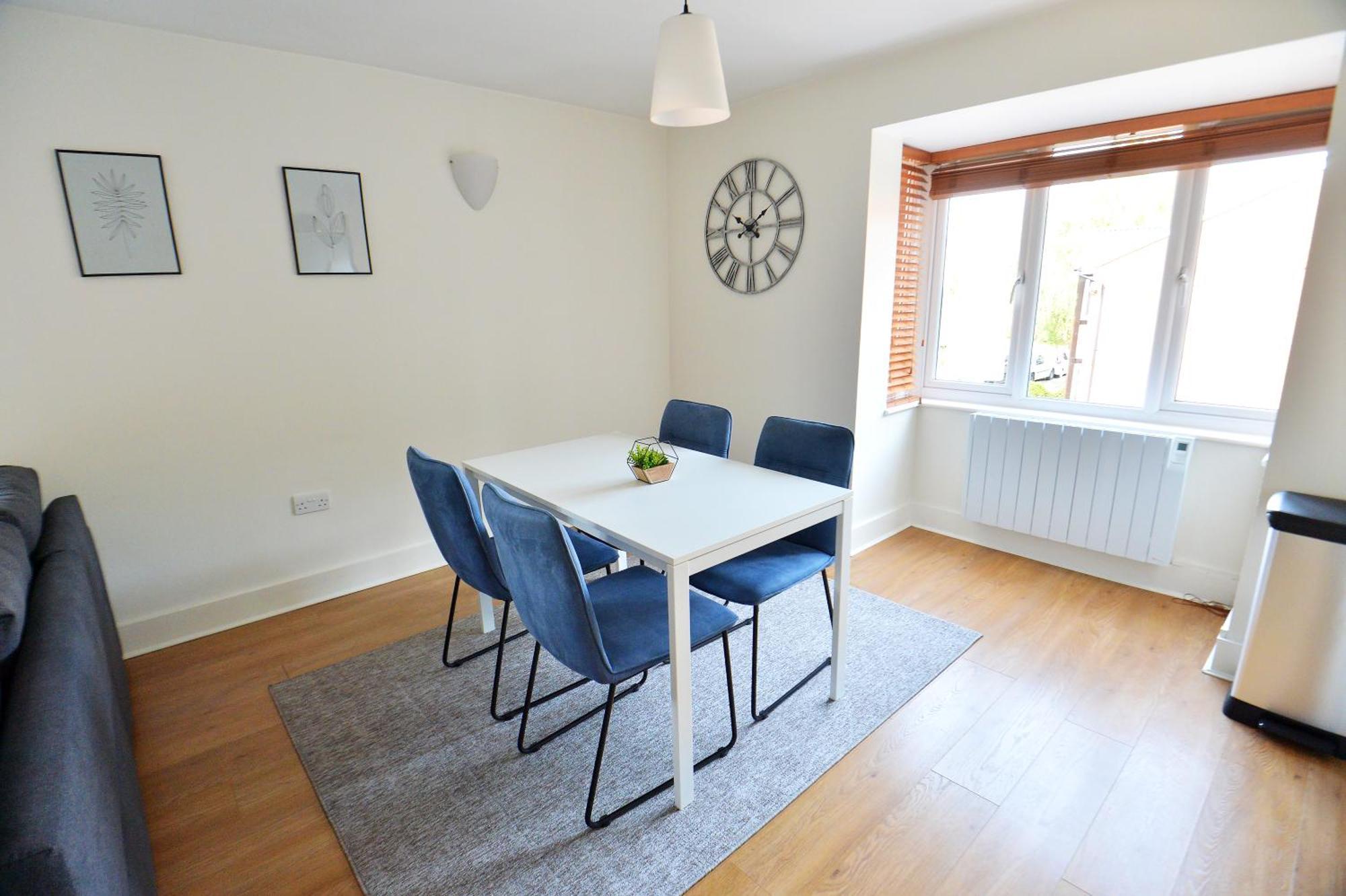 Stylish 2Br Flat - 2 Free Parking Spaces - Near Lgw Airport 크롤리 외부 사진