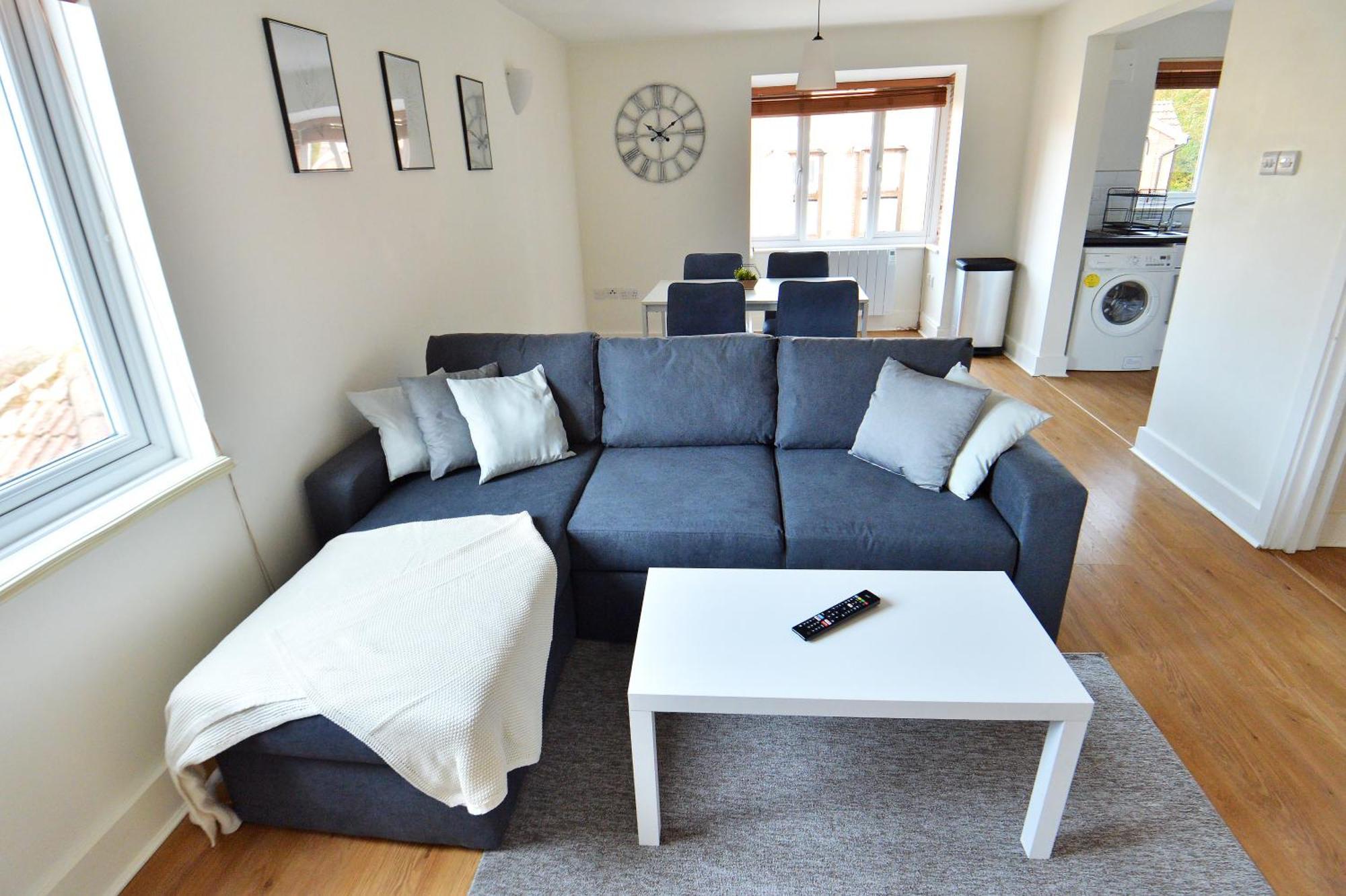 Stylish 2Br Flat - 2 Free Parking Spaces - Near Lgw Airport 크롤리 외부 사진